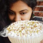 Rachitha Mahalakshmi Instagram - Evenings made more sweeter by @dark_slices🍰 yum yum yummy....... 😋😋😋😋😋❤️❤️❤️❤️ Pochu.. pochu... Yae diet yellaaaa pochu 😩😩😩🙆🏻‍♀️