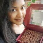 Rachitha Mahalakshmi Instagram - Evenings made more sweeter by @dark_slices🍰 yum yum yummy....... 😋😋😋😋😋❤️❤️❤️❤️ Pochu.. pochu... Yae diet yellaaaa pochu 😩😩😩🙆🏻‍♀️