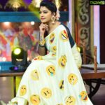 Rachitha Mahalakshmi Instagram - Yedho emoji day yamae.... 🤔🧐 Being a emoji lover remembering my emoji saree from @sdduniqueboutique97 on this day .... 🥰😇🙂🤔🥺😅😊😋😀😎😄😚😗😘😍🤩🤗😭😅😋😝🤪😁😁😁😳😯😊😌😉🤭🤗🤭🤭🤭