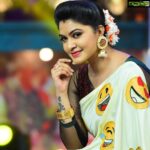 Rachitha Mahalakshmi Instagram - Yedho emoji day yamae.... 🤔🧐 Being a emoji lover remembering my emoji saree from @sdduniqueboutique97 on this day .... 🥰😇🙂🤔🥺😅😊😋😀😎😄😚😗😘😍🤩🤗😭😅😋😝🤪😁😁😁😳😯😊😌😉🤭🤗🤭🤭🤭
