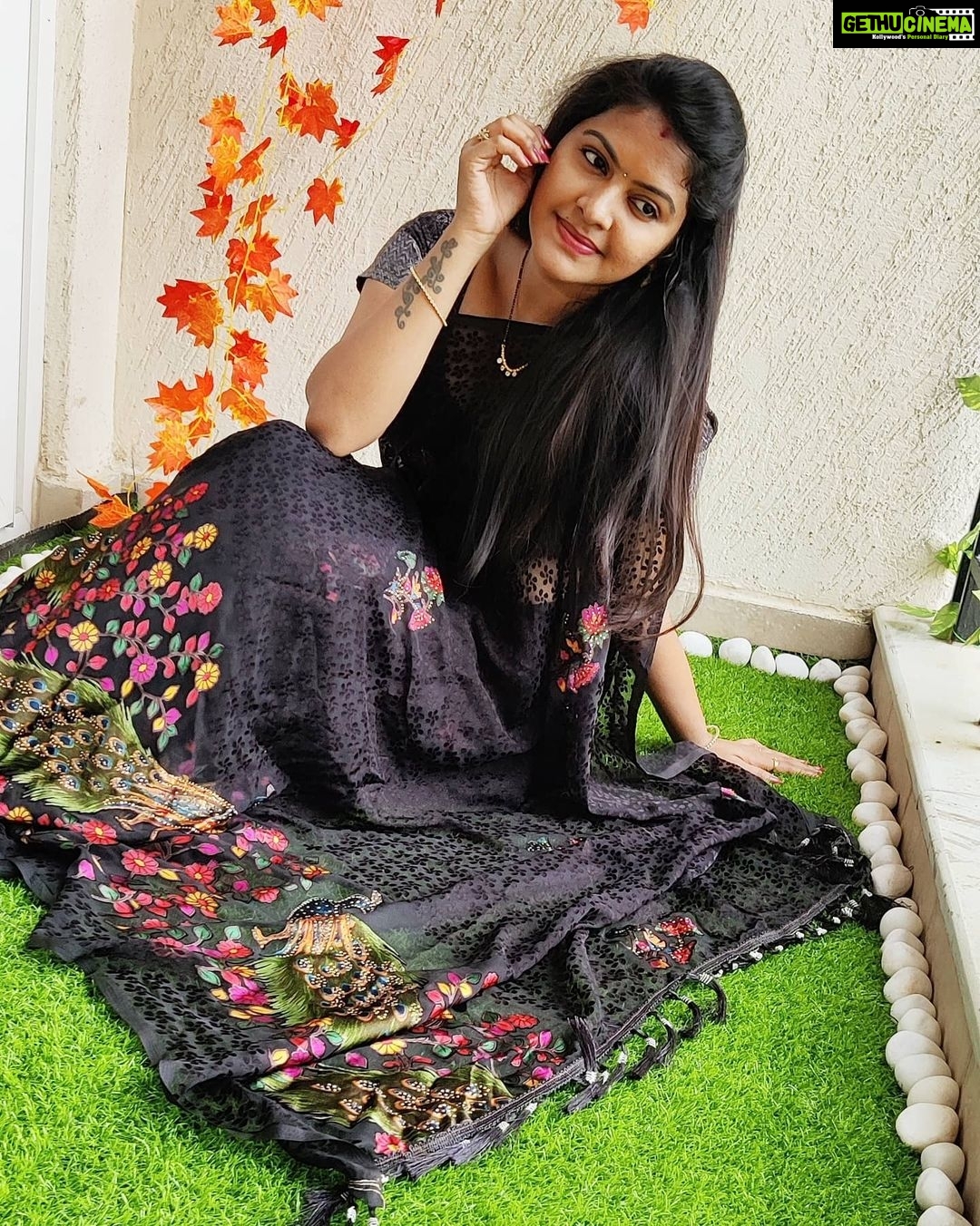 Rachitha Mahalakshmi Instagram - ๐ judge me wen u r perfect ๐ : Everything has beauty....... but Black is more beautiful.... ๐ค๐ค๐ค๐ค๐ค๐๐๐๐ : #sareelove @fameblueboutique : #supportwomenentrepreneurs๐๐ผ๐ช๐ป