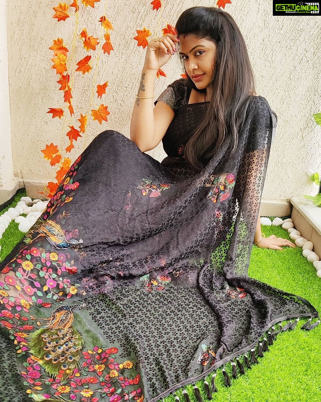 Rachitha Mahalakshmi Instagram - ๐ judge me wen u r perfect ๐ : Everything has beauty....... but Black is more beautiful.... ๐ค๐ค๐ค๐ค๐ค๐๐๐๐ : #sareelove @fameblueboutique : #supportwomenentrepreneurs๐๐ผ๐ช๐ป