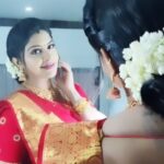 Rachitha Mahalakshmi Instagram - Always fav retro hairstyle..... Inda pattuku namma appo nadika mudiyilae, ippo nadichikala...... 😁❤️❤️❤️❤️ 😍😍😍😍😍😍😍 😜😜😜 Saree love @vivaahatoronto 🥰😍🥰😍