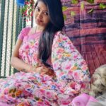 Rachitha Mahalakshmi Instagram - My biggest part in my tiny little world.... 🐱🐾🐾 @siberian_whiskeygrey 😻😻😻 : #sareelove @dearunique_1 : #supportwomenentrepreneurs🙋🏼💪🏻