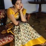 Rachitha Mahalakshmi Instagram – Kadai yeppo sir therapingae……. 😷😷😷😷
:
🤞🤞🤞🤞🤞🤞 Hoping for some normal days… 
🎥🎭 Missing ma work…. 
:
#Sareelove  @_draperr_ 🙌🙌🙌🙌
#supportwomenentrepreneurs🙋🏼💪🏻