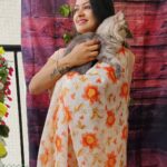 Rachitha Mahalakshmi Instagram - My biggest part in my tiny little world.... 🐱🐾🐾 @siberian_whiskeygrey 😻😻😻 : #sareelove @dearunique_1 : #supportwomenentrepreneurs🙋🏼💪🏻