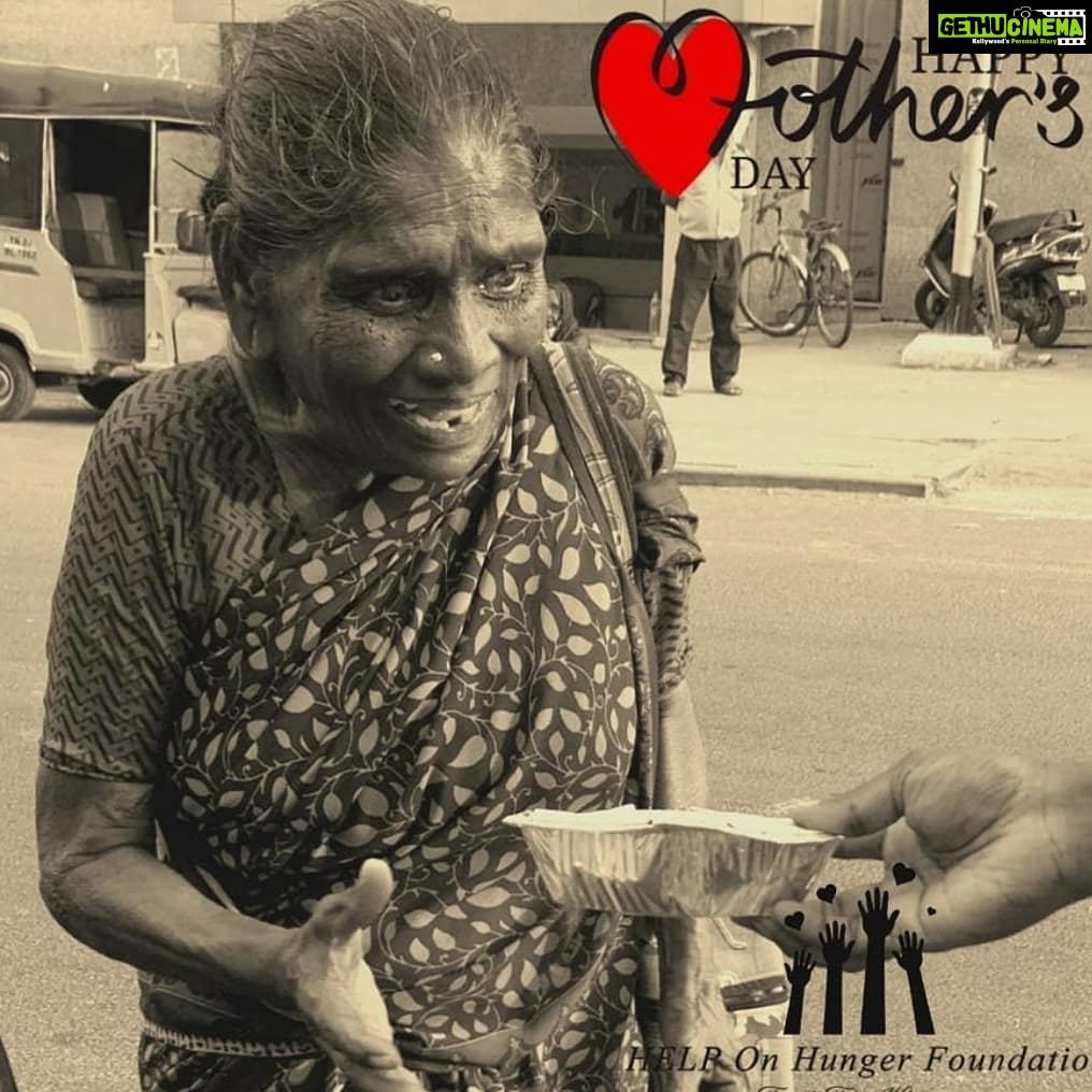 Rachitha Mahalakshmi Instagram - *Its a humble request * Feed d needy.... Lockdown is not same for everyone.... π₯Ί Today v r blessed but wt about the rest... π : V cannot label Motherhood just by giving birth... to be called as mother.... Motherhood is a behaviour.... One who cares,loves unconditionally,gives everything with all that they have is also a Mother π : Be a Mother nd Make those mothers out there happy by donating π₯Ίπ₯Ίπ₯Ί : On this mother's day take an initiative to donate wt u can nd save people who are starving to death π₯Ί Rs 35 is d min amount for a meal... Hope atleast few in my followers list would consider this request nd do d needful π : As v cant go on field nd serve PPL v have team like @helponhunger πππwho does this on behalf of us....kindly donate πππ People out there really need our help.... π₯Ίπ