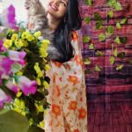 Rachitha Mahalakshmi Instagram - My biggest part in my tiny little world.... 🐱🐾🐾 @siberian_whiskeygrey 😻😻😻 : #sareelove @dearunique_1 : #supportwomenentrepreneurs🙋🏼💪🏻