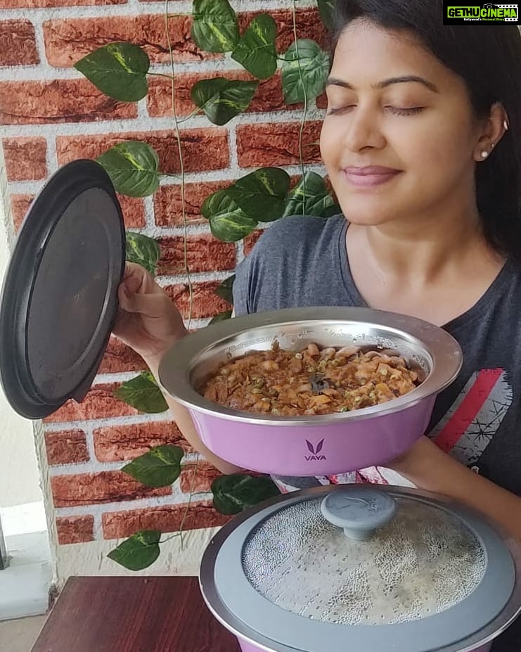 Rachitha Mahalakshmi Instagram - @vayaindia Hautecase making my Weekends more special than they already are. Insulated, the casserole keeps food fresh, warm and looks absolutely stunning brightening up my dining space. Smart and convenient, it comes in convenient sizes and with 2 different types of lids. Check out the entire collection at Vaya.in #vayaindia #vayahautecase #casserole #sundaymeal