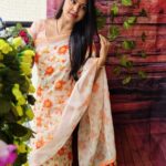 Rachitha Mahalakshmi Instagram - My biggest part in my tiny little world.... 🐱🐾🐾 @siberian_whiskeygrey 😻😻😻 : #sareelove @dearunique_1 : #supportwomenentrepreneurs🙋🏼💪🏻