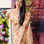 Rachitha Mahalakshmi Instagram - My biggest part in my tiny little world.... 🐱🐾🐾 @siberian_whiskeygrey 😻😻😻 : #sareelove @dearunique_1 : #supportwomenentrepreneurs🙋🏼💪🏻