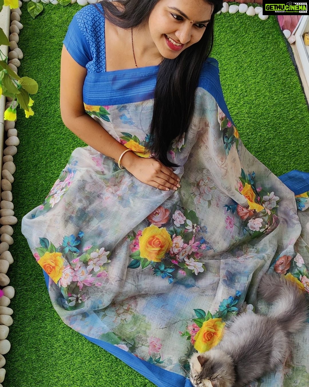 Rachitha Mahalakshmi Instagram - Welcoming Floral collections ๐ท๐ธ๐น๐บ๐ผ๐ผ๐ธ๐บ๐ต๏ธ๐ท๐ธ๐น๐ป๐น๐บ๐ธ๐ท๐ผ๐ป๐น๐ธ๐ท with my ๐ฑ๐พ๐พ @siberian_whiskeygrey : #sareelove @dearunique_1 ๐๐๐ : #supportwomenentrepreneurs๐๐ผ๐ช๐ป