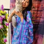 Rachitha Mahalakshmi Instagram - Welcoming Floral collections 🌷🌸🌹🌺🌼🌼🌸🌺🏵️🌷🌸🌹🌻🌹🌺🌸🌷🌼🌻🌹🌸🌷 with my 🐱🐾🐾 @siberian_whiskeygrey : #sareelove @dearunique_1 😇😇😇 : #supportwomenentrepreneurs🙋🏼💪🏻