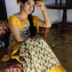 Rachitha Mahalakshmi Instagram – Kadai yeppo sir therapingae……. 😷😷😷😷
:
🤞🤞🤞🤞🤞🤞 Hoping for some normal days… 
🎥🎭 Missing ma work…. 
:
#Sareelove  @_draperr_ 🙌🙌🙌🙌
#supportwomenentrepreneurs🙋🏼💪🏻