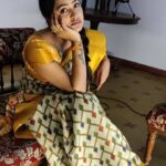 Rachitha Mahalakshmi Instagram – Kadai yeppo sir therapingae……. 😷😷😷😷
:
🤞🤞🤞🤞🤞🤞 Hoping for some normal days… 
🎥🎭 Missing ma work…. 
:
#Sareelove  @_draperr_ 🙌🙌🙌🙌
#supportwomenentrepreneurs🙋🏼💪🏻