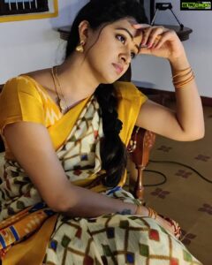 Rachitha Mahalakshmi Instagram - Kadai yeppo sir therapingae....... 😷😷😷😷 : 🤞🤞🤞🤞🤞🤞 Hoping for some normal days... 🎥🎭 Missing ma work.... : #Sareelove @_draperr_ 🙌🙌🙌🙌 #supportwomenentrepreneurs🙋🏼💪🏻