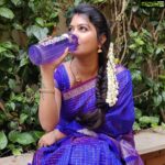 Rachitha Mahalakshmi Instagram – The episode which made me drink this full bottle 🙄 *WATER *  afcorse 🥵 😋
Keeping myself  hydrated in between d shoot…. Ufffff this scenes really took me away… 🥵🥵🥵😭😭😭😭
:
Matching matching 💜 @funkyden3 👈