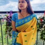 Rachitha Mahalakshmi Instagram - Colours speak louder than words.... 💛💙 : #sareelove @yaalaboutique : Customized blouse @as_ladies_stitch : #supportwomenentrepreneurs🙋🏼💪🏻 😇😇😇😇😇😇