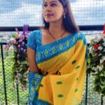 Rachitha Mahalakshmi Instagram – Colours speak louder than words…. 💛💙
:
#sareelove @yaalaboutique 
:
Customized blouse @as_ladies_stitch 
:
#supportwomenentrepreneurs🙋🏼💪🏻 
😇😇😇😇😇😇