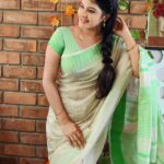 Rachitha Mahalakshmi Instagram - 🌟 Keep looking up that's d Secret of life 🌟 😇😇😇😇😇 : #sareelove @fameblueboutique 👈 : #supportwomenentrepreneurs🙋🏼💪🏻