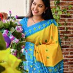 Rachitha Mahalakshmi Instagram - Colours speak louder than words.... 💛💙 : #sareelove @yaalaboutique : Customized blouse @as_ladies_stitch : #supportwomenentrepreneurs🙋🏼💪🏻 😇😇😇😇😇😇