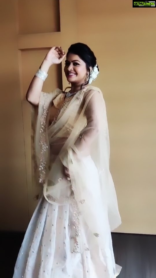 Rachitha Mahalakshmi Instagram - I just heard this song now... Tried to sink with d edit.... Yedho oru alavuku muyirchi pannirukae 😁🤞 Semma comedy tha... 🤦🏻 Siruchi vittuiddungae 🙈🤭🤭🤭🤭🤭🤭🤭🤭🤭🤭 Makeup @perfektmakeover : Hairdo @anupamaabnair : Photography @swathy_sekaran : Outfit @radheyscouture : Jewelry @suraksha_designs : Location @feathershotel ❤️❤️