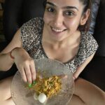 Ragini Dwivedi Instagram - #RDKITCHEN mein mother love @rohini64 ❤️🥰 spreading her magic teaching us the most affordable and simple way of making the most amazing pulav .... and being the natural she is pls do make sure u see the video and check out the things she has to share with u all .... enjoy #RDKapeaspulav #raginidwivedi #homecooking #motherdaughter #cookingathome #loveforfood #foodstagram #stayhomestaysafe #quarantinelife #passionforfood