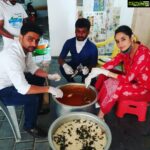 Ragini Dwivedi Instagram - TOGETHER WE CAN ❤️ Our little cloud kitchen with Misal n team All of us Made food from our homes for the government hospital Victoria doctors nurses health care staff etc and sent a healthy veg meal ..... so much happiness when you do something to just put a smile on a face #quarantine #dosomethingdifferent #stayhealthy #lovenlight #foodforthought #helpeachother #vegetarianfood #unsungheroes #raginidwivedi #socialworklife #happiness #pride Bangalore, India