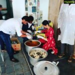 Ragini Dwivedi Instagram - TOGETHER WE CAN ❤️ Our little cloud kitchen with Misal n team All of us Made food from our homes for the government hospital Victoria doctors nurses health care staff etc and sent a healthy veg meal ..... so much happiness when you do something to just put a smile on a face #quarantine #dosomethingdifferent #stayhealthy #lovenlight #foodforthought #helpeachother #vegetarianfood #unsungheroes #raginidwivedi #socialworklife #happiness #pride Bangalore, India