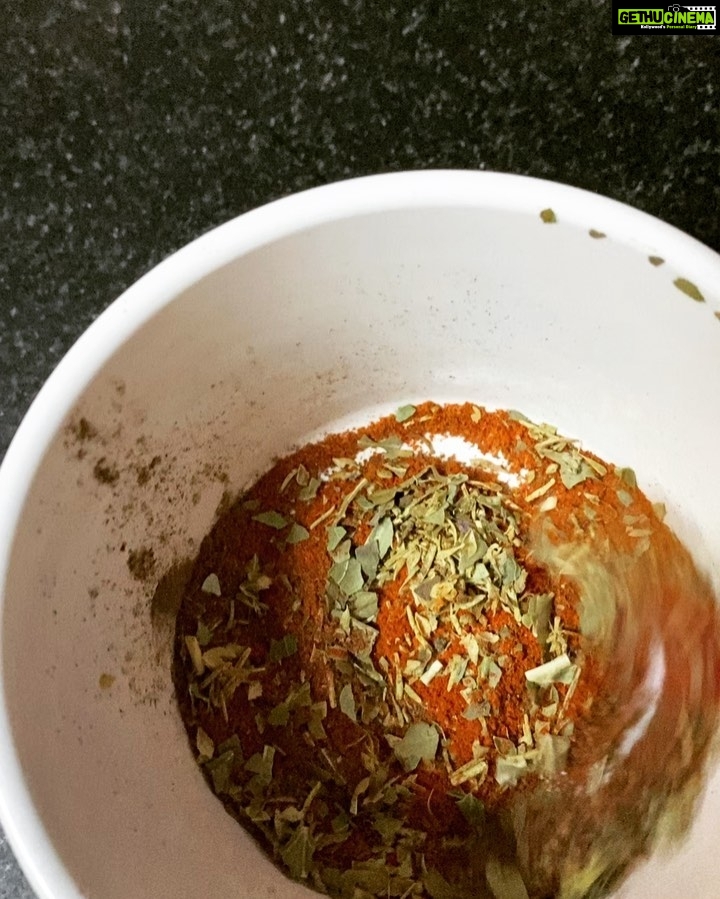 Ragini Dwivedi Instagram - PERIPERI EGGBHURJI BY RDKITCHEN😉 Egg Bhurji being the most commonly eaten snack or meal 🥘 you make it how u like and eat it how you like also This is me version of a #eggbhurji #Rdkitchen #stayhomestaysafe #love #homecookingisthebest #simplehomestyle Bangalore, India