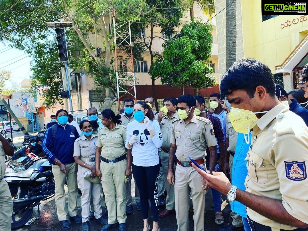 Ragini Dwivedi Instagram - UNSUNG HEROES OF NORTH BLR 🥰 Such an amazing day just interacting with all the men and women on duty 1. I took special permission to deliver the goods to the specific centres and spots ... 2.with the maintenance of precautions the procedure and interactions took place was not a public event .... 3. Met with only the team concerned with distribution as the number of member being 150 plus the core team as in pictures were responsible for distribution Now the heart part of it .... Felt so good just being able to contribute in my small little way to thank them for the job they do without any rewards ... pure love for u and me 🙏 Back to the fun point felt so good just going to the station in a strange way after being home for so long it was like a recreational trip 🤪🤣🤣😂❤️❤️ Now if u see them around ur home pls try and appreciate all the work they do offer them anything from ur house (water juice snacks food buttermilk etc ) Make them feel special 🙏 #raginidwivedi #specialtaskforce #pride #honour #protection #happy #daywellspent❤️ North Bangalore
