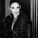 Ragini Dwivedi Instagram – No body us you and that is your power 😼
For @mirchi_kannada #mirchimusicawards 
Outfit custom Made @rudrakshdwivedi 
Makeup and hair @vikrammittal5 ❤️ #raginidwivedi #love #light #workmode #pride #mirchimusicawards #actor #influencer #entrepreneurlife #south #india Chennai, India