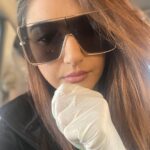 Ragini Dwivedi Instagram – What is important needs to be imposed first …. pls wear the gloves before anything else…. the mask is if ur not well this is basic sanitation and care …. WE TOUCH EVERYTHING 🙏