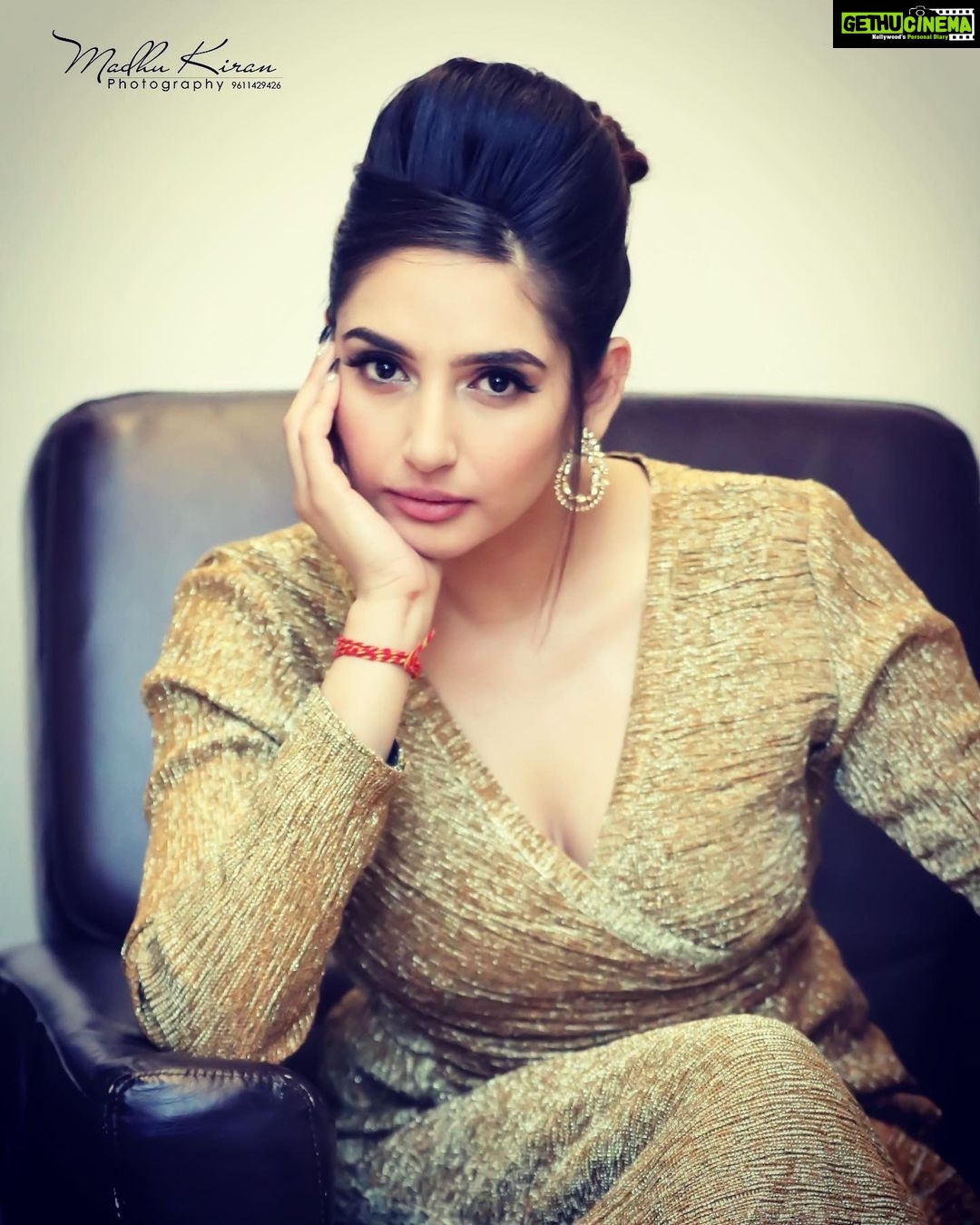 Ragini Dwivedi Instagram - Peace begins within you 😍😍😍 Outfit @jattinnkochhar Shot by @madhupkiran For @bangalorefashionweek