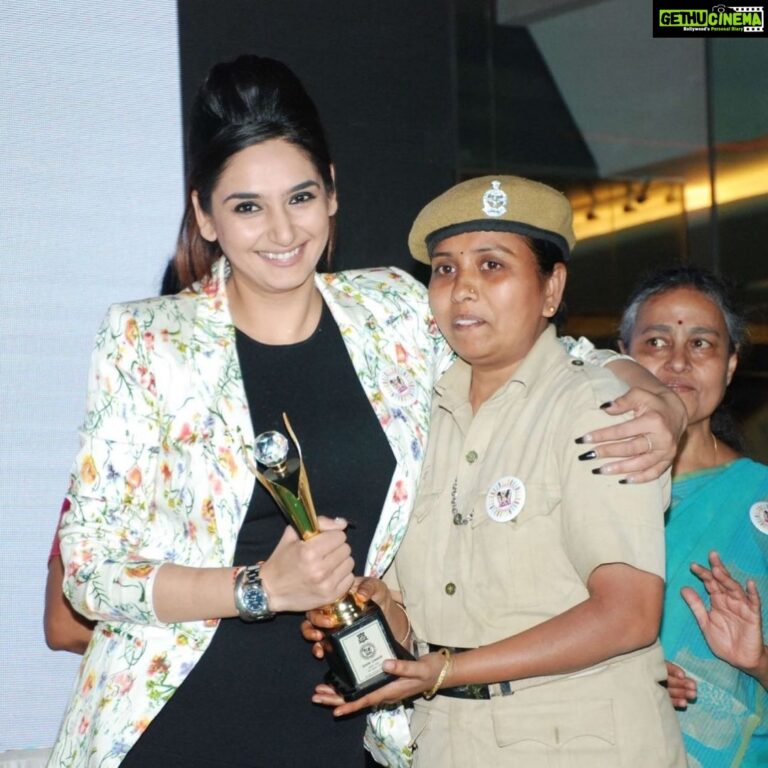 Ragini Dwivedi Instagram - They make me smile more than someone else definitely and how ...😼😼😼 Women’s day with some achievements that we would never know about if not for #BENGALURU city police .... proud #raginidwivedi #actor #entrepreneur #love #pride #bengaluru #karnataka Bangalore, India