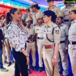 Ragini Dwivedi Instagram - Dramatic hand expressions..... Great conversations with Isha Panth DCP about amazing new things happening with women and more :) Thankyou for making me a part of you all