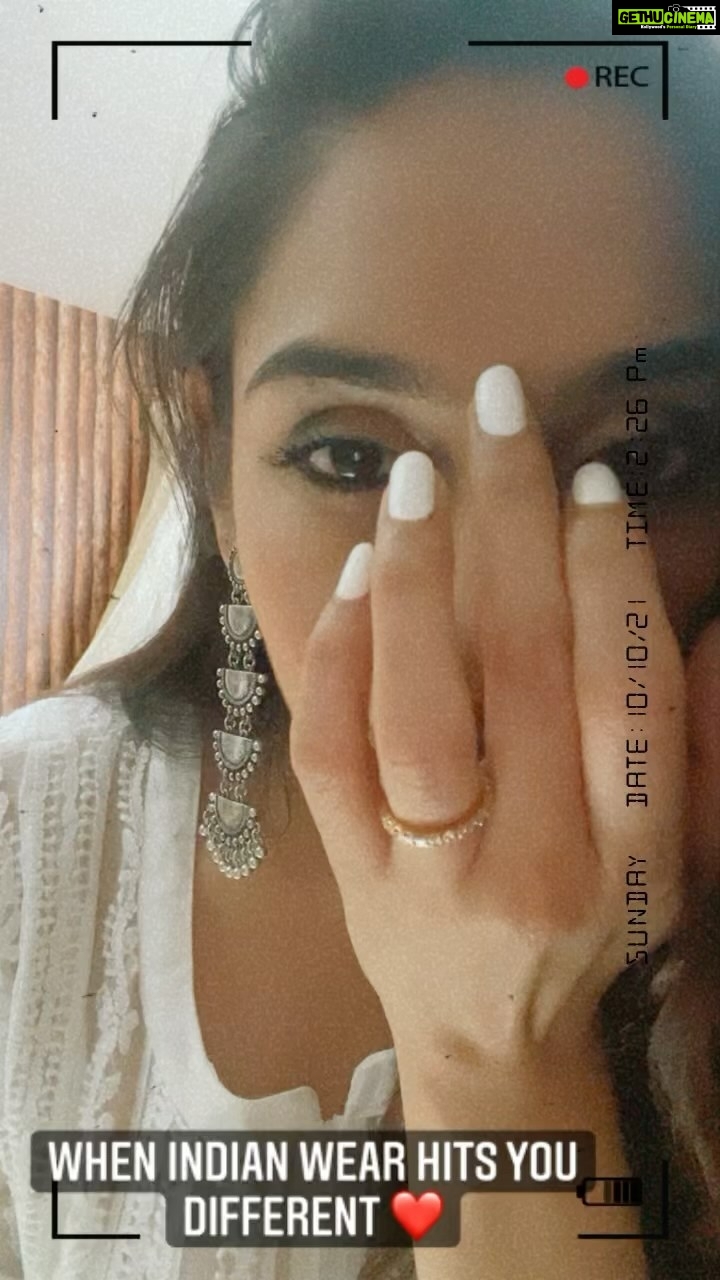 Ragini Dwivedi Instagram - BABY ❤️ desi style 🤓 #raginidwivedi #reelitfeelit #reels #trendingsongs #happy #vibes #indiangirls #indianwear #poser #actor #influencer #loveforwhite #instagram #instagood #instareels #instamood #smile