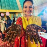 Ragini Dwivedi Instagram - MEHENDI LAGAOOO ❣️❣️❣️ Bhai ki full style mad wedding ……. #raginidwivedi #bhaikishadi #shaadi #wedding #weddingdress #weddingday #weddingwear #mehendi #mehendioutfit #shaadiseason #poser #influencer #instagram #instagood #instafashion #instamood