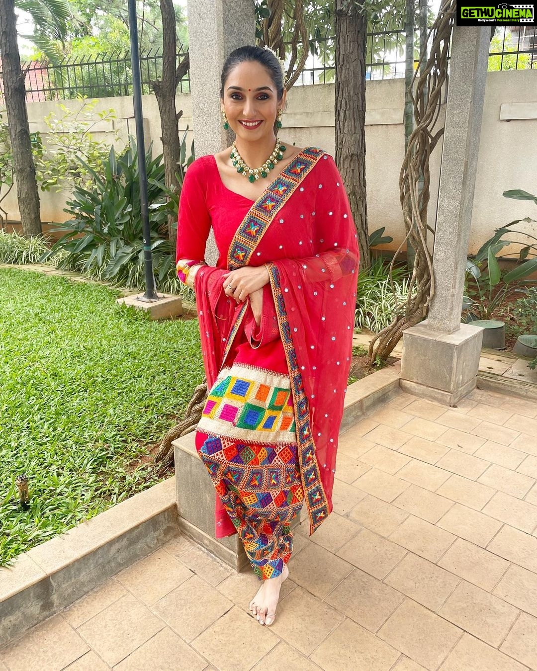 Ragini Dwivedi Instagram - COLOUR RED : day 8 Navratri ❤️ This colour is worn today to please goddess for happiness and peace ..the colour makes you prone to take action by giving you more energy ❤️ #raginidwivedi #durgapuja #navratri #coloursofindia #festivevibes #loveyourself #lovenlight #positivevibes #actor #followersinstagram #poser #red #smile #day8 #keepfaith #karnataka #south #india #international #trending Bangalore, India