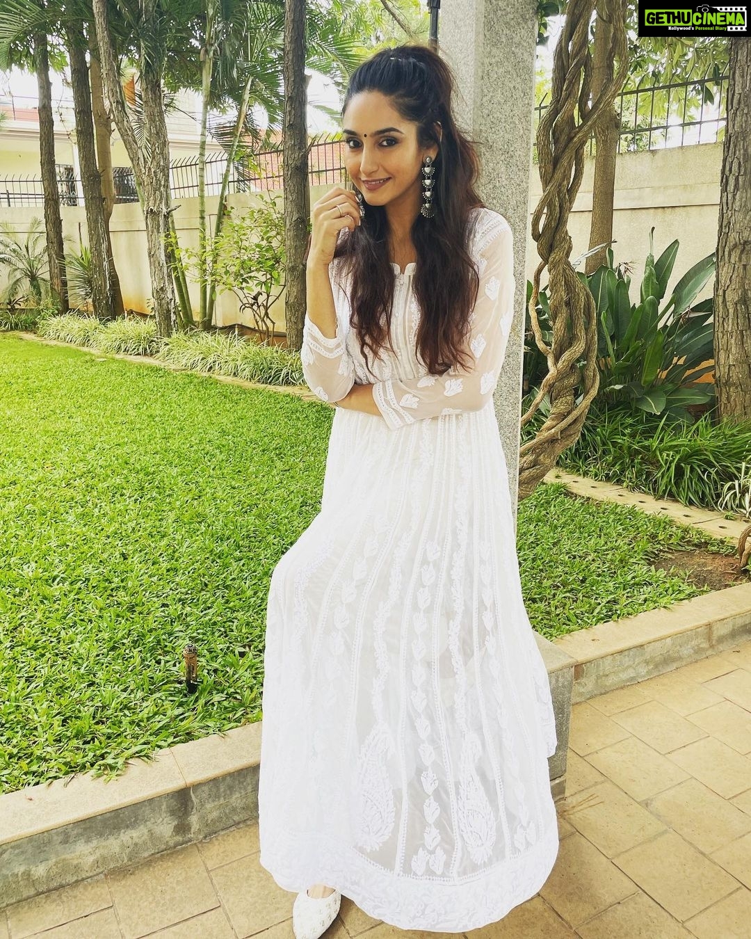 Ragini Dwivedi Instagram - COLOUR WHITE : day 5 Navratri Represents purity peace and meditation Also my all time favourite colour ❤️ #raginidwivedi #durgapuja #navratri #navratrispecial #whitedress #positivenewsdaily #coloursofindia #lovenlight #festivewear #festivevibes #festivalsofindia #potd #instagram #sundayvibes #powerofpositivity #powerofprayer #smile #energyhealing Bangalore, India