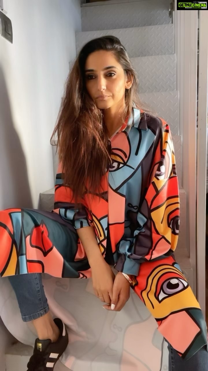 Ragini Dwivedi Instagram - Blazer love 🙈 @rudrakshdwivedi My take on this reel ❤️ #trendingreels #trending #reelsinstagram #reelitfeelit #reelkarofeelkaro #reelsvideo #reelindia #raginidwivedi #inthegettochallenge #gettochallenge #inthegetto #loveforreel #mystyle #lovewins #colours #blazers #actor #actorsofinstagram
