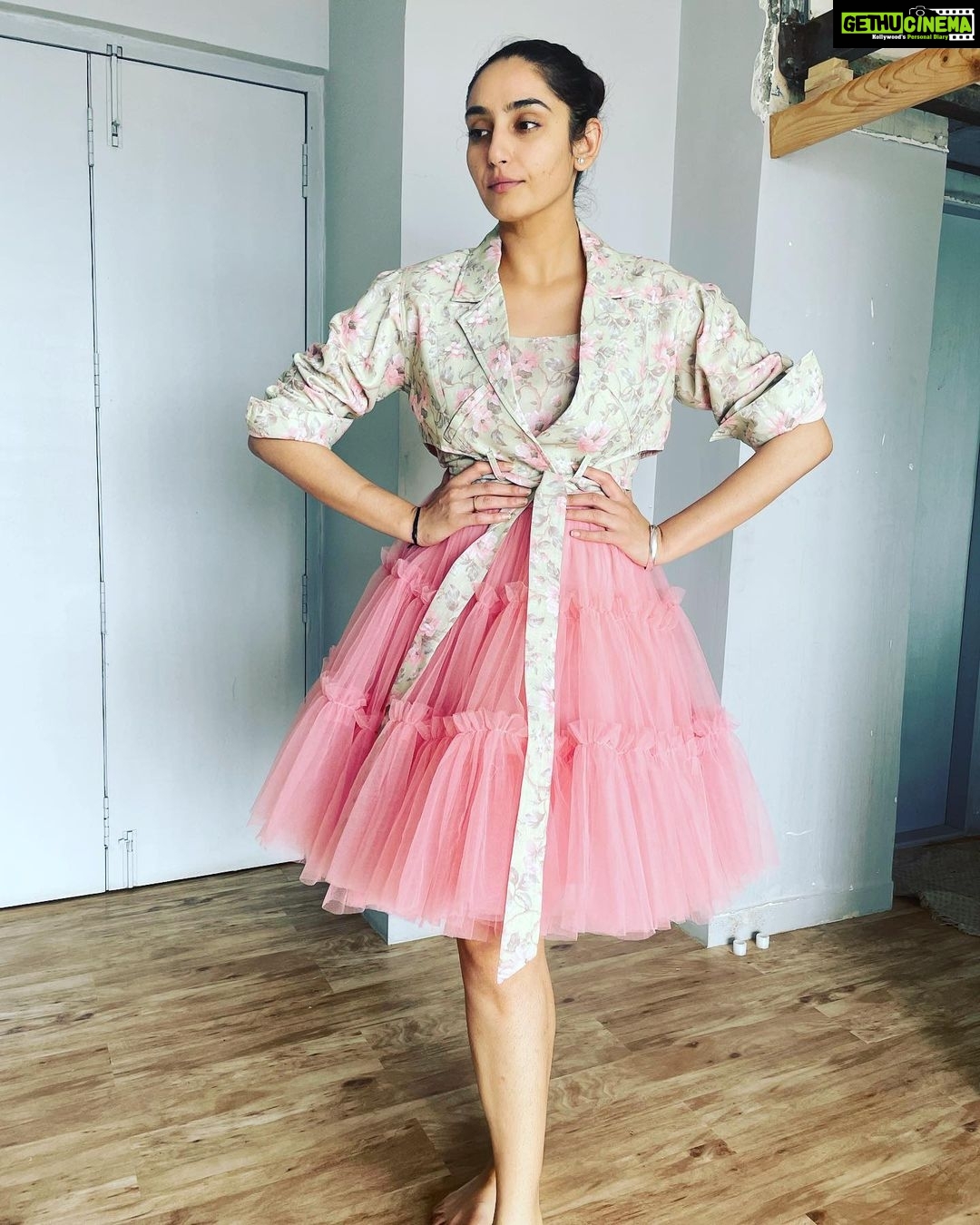 Ragini Dwivedi Instagram - Mid week fun 🤩 which one do we like ? Option one : be playful at work Option two : girly fancy clothes Fabulous garments @rudrakshdwivedi #raginidwivedi #actorslife #mumbaidiaries #mumbai #trending #workmode #letsdressup #poser #love #positivevibes #wednesdayvibes #shoot #pinkdress Mumbai, Maharashtra