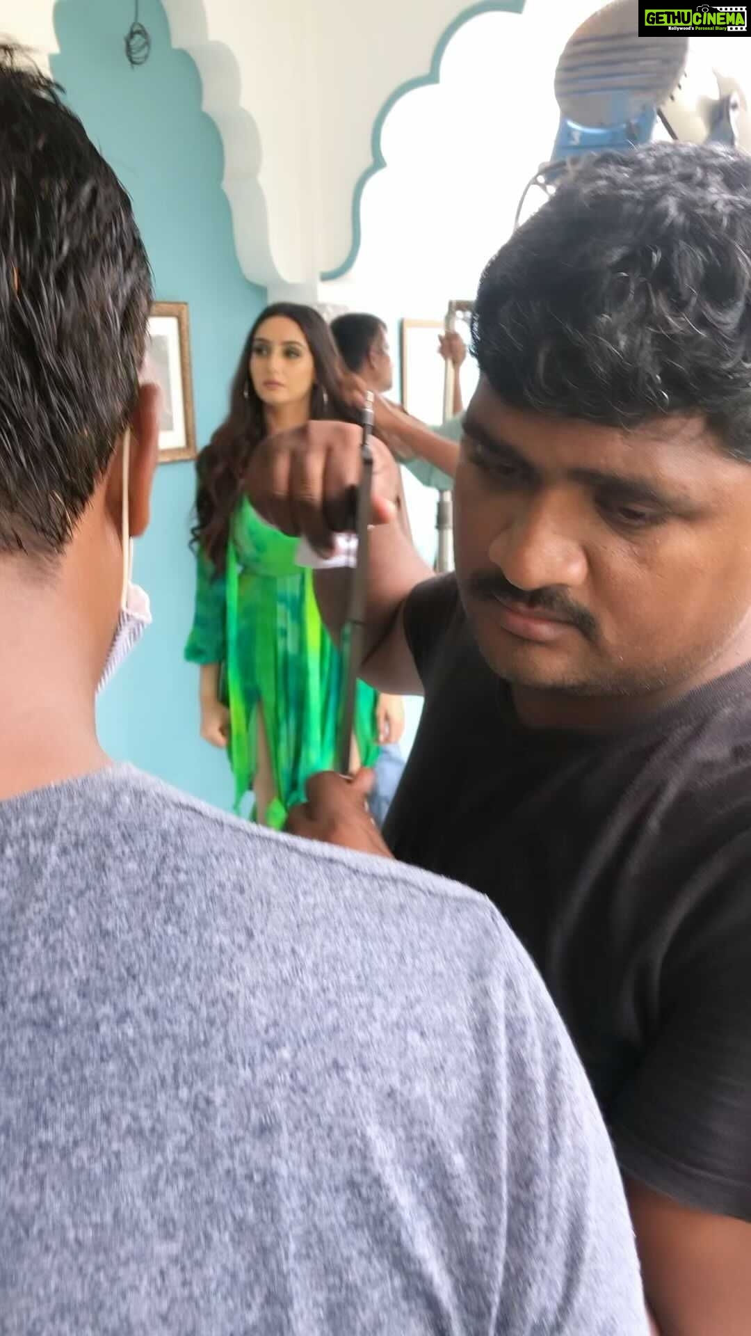 Ragini Dwivedi Instagram - When u shoot In a long beautiful gown and it rains πππ₯±π₯΄ Credit @rudraksh_dwivedi π Ps: something amazing coming up πstay tuned family #workmode #shooting #raginidwivedi #love #trending #reelsinstagram #reelitfeelit #reels #reelkarofeelkaro #reelsvideo #actor #sandalwood #south #india #staytuned #positivevibes #poses #greenscreen #actorsofinstagram #funnyreels