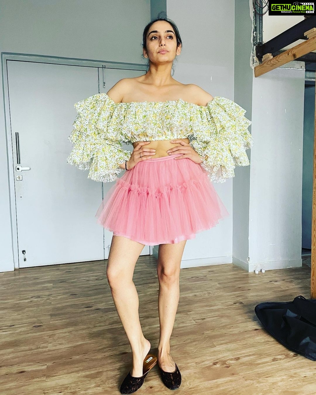 Ragini Dwivedi Instagram - Mid week fun 🤩 which one do we like ? Option one : be playful at work Option two : girly fancy clothes Fabulous garments @rudrakshdwivedi #raginidwivedi #actorslife #mumbaidiaries #mumbai #trending #workmode #letsdressup #poser #love #positivevibes #wednesdayvibes #shoot #pinkdress Mumbai, Maharashtra