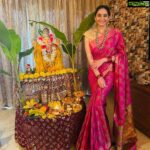 Ragini Dwivedi Instagram - Gauri Ganesha Habba ❤️😊 Varkatunda mahakaya kotisurya samaprabha nirvignam kuru mey Deva Sarva karyeshu sarvada Outfit @rohini64 Styling @rohini64 Makeup @lovecolorbar @colorbar.cosmetics.makeup #raginidwivedi #actor #philanthropist #ganeshchaturthi #ganeshfestival #festivevibes #festivewear #festivalsofindia #traditional #pride #lovenlight #positivevibes #trending #saree #sareefashion #bengaluru #karnataka #india #international Bangalore, India