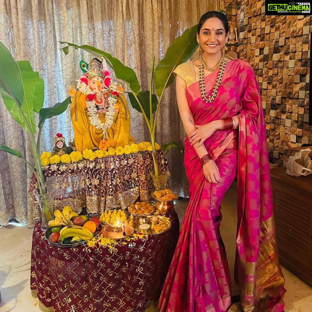 Ragini Dwivedi Instagram - Gauri Ganesha Habba β€οΈπ Varkatunda mahakaya kotisurya samaprabha nirvignam kuru mey Deva Sarva karyeshu sarvada Outfit @rohini64 Styling @rohini64 Makeup @lovecolorbar @colorbar.cosmetics.makeup #raginidwivedi #actor #philanthropist #ganeshchaturthi #ganeshfestival #festivevibes #festivewear #festivalsofindia #traditional #pride #lovenlight #positivevibes #trending #saree #sareefashion #bengaluru #karnataka #india #international Bangalore, India