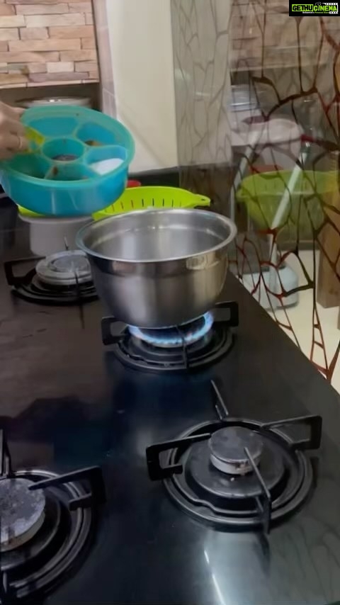 Ragini Dwivedi Instagram - GOBI CURRY BY RDKITCHEN #raginidwivedi #rdkitchen #manchurian #gobimanchurian #reels #reelsinstagram #reelitfeelit #foodreels #foodreel #bangalorereels #raginidwivedi #trendingreels #reelsvideo #reelkarofeelkaro #instagramreels #bengaluru