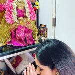 Ragini Dwivedi Instagram – VARA MAHALAKSHMI POOJA ❤️
A festival to propitiate goddess Lakshmi 
Worshipping goddess Lakshmi is equivalent to praying to 8 goddesses of wealth ,earth ,wisdom ,love ,fame ,peace contentment and strength 
Mainly observed by women for their families … I wish all this for all of you and you must keep faith in yourself more than anything and move ahead each day with a spirit of never giving up :) good days and bad days come and go what stays and will stay is your resilience 
#happyfestival #raginidwivedi #lakshmi #goddess #god #faithingod #faith #love #power #mahalaxmi #festivevibes #positivevibes #sandalwood #south #india #trending #portraitphotography