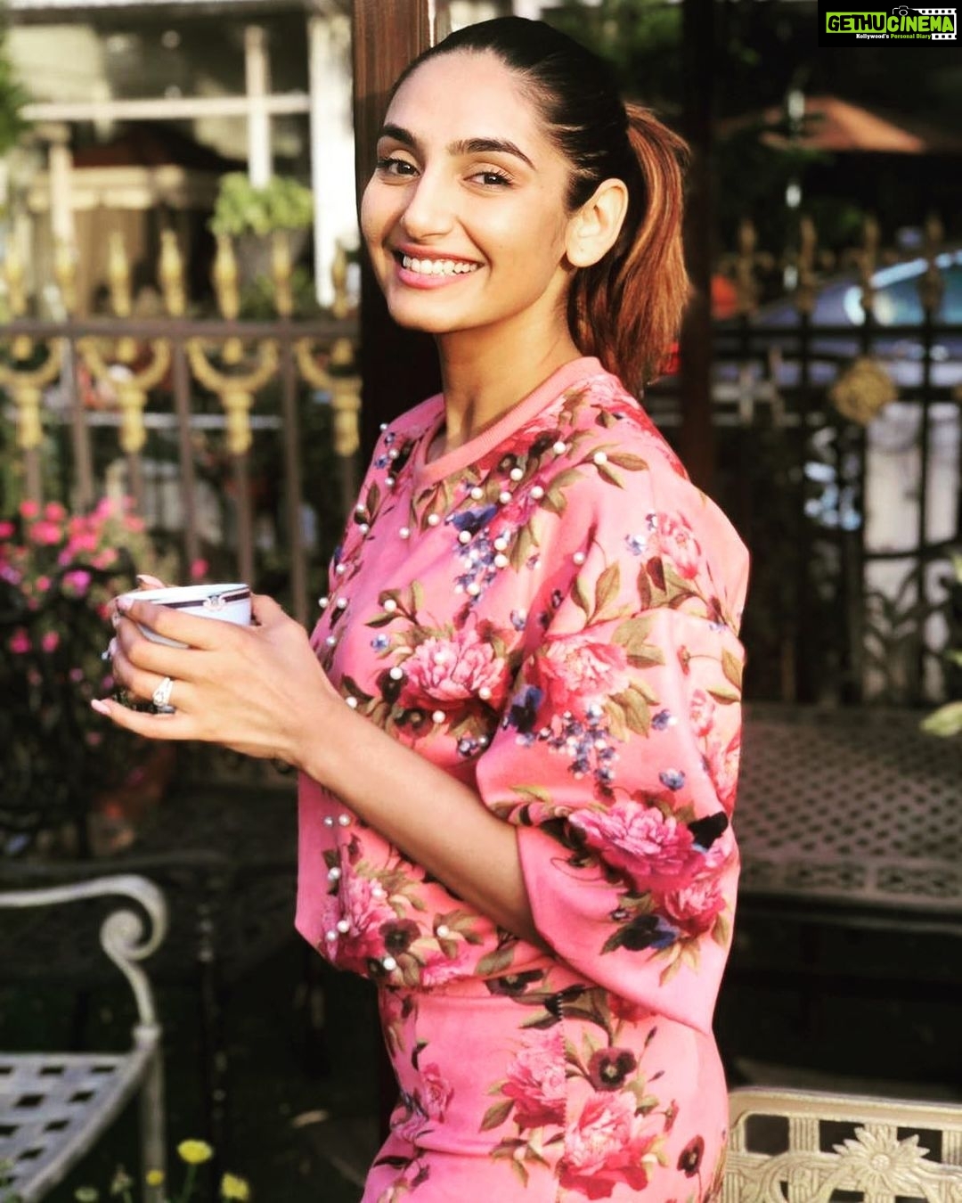 Ragini Dwivedi Instagram - Kickstarting my day with a cup of morning coffee .. it’s the perfect hug in a mug! ☕️🤍🌸 #eidmubarak to all of you may Allah shower you with all happiness health wealth success 😃 #allah #eid #raginidwivedi #rd #morningcoffee☕ #coffeeshots #coffeeoftheday #morningtea #coffeevibes #actressgallery #bangalore #kannadaactress #sandalwoodactress #actresslifestyle #tollywoodstar #morninginsta #sandalwood #portrait #positivevibes #wednesday #love #pride🌈 #community #oneindia
