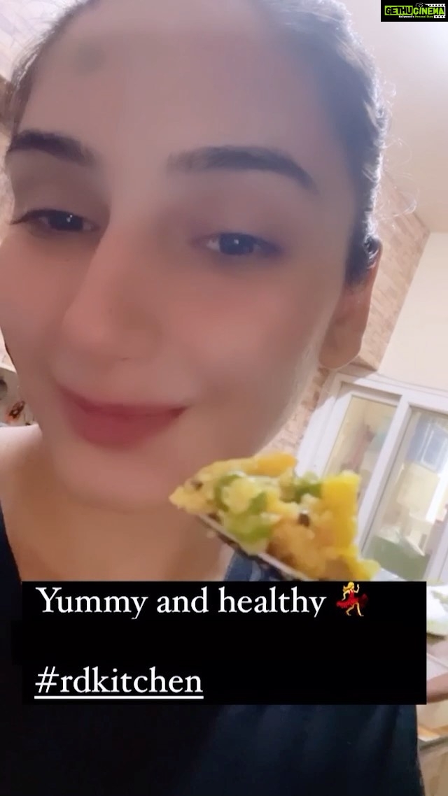 Ragini Dwivedi Instagram - Yummy & healthy Upma by yours truly .. Check out the reel for this recipe exclusively from RD kitchen .. 💁🏻♀️ Cook, eat and share your reviews in the comments! ❤️📝 #upmarecipes #uppit #uppittu #upma #kitchenreels #foodreels #foodreels😋 #instagramreels #reelsinstagram #reelsteadygo #foodvideo #foodvideos #foodlover #raginidwivedi #rdkitchen #rdfoodvideos #raginiKitchen